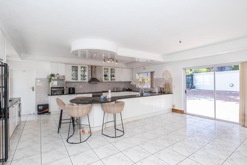 To Let 4 Bedroom Property for Rent in Constantia Western Cape